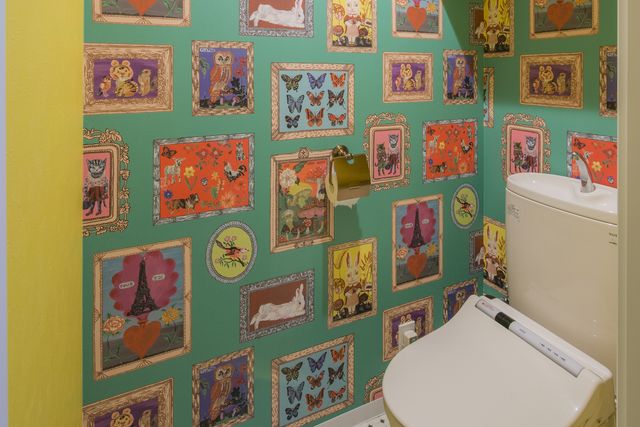 インパクト大なトイレ ナタリー レテの壁紙が主役です 広島市でリノベーションを依頼するなら設計施工事務所 工房住空間